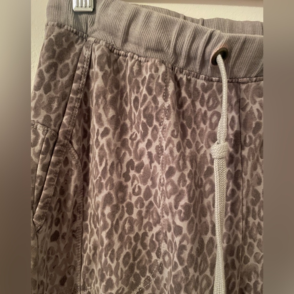 ANTHROPOLOGIE Gray Leopard Print Jogger Pants SATURDAY SUNDAY size Small. - Picture 4 of 9